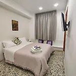 Maestra Giovanna 3* بومبيي
